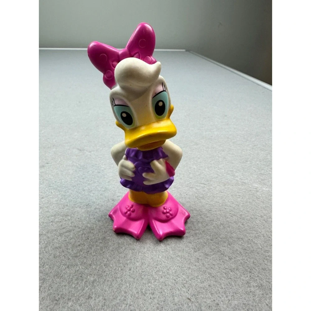 Disney Daisy Duck Figure Cake Topper Toy Plastic 2014 Mattel - 4.25
